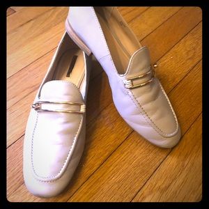 Tahari loafers •Size 7 • On Trend •Gold Hardware